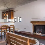 Red Art Maisonette