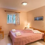 Ormos Drepanou Apartments