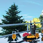 Kiveri Luxurious Seaside Apartment