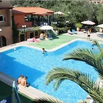 Arianna Studios And Apartments