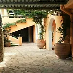 Arianna Studios And Apartments
