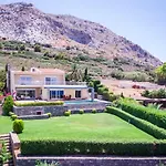 Analisa Luxury Villa