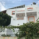 Family Apartment Ammoudi With Shared Mini-Pool