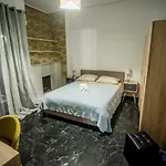 Explore Greece From Bright City Centre Apartment