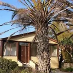 Summerhouse Peggy: Close To Athens Airport By The Sea