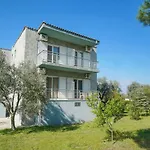 Pension Lakis