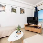Promenade Sea View Apartment