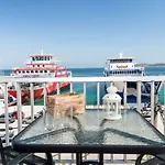 Promenade Sea View Apartment