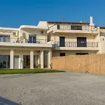 Coral Sea Apartment