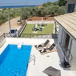 Arsenoi\'S Pool Villa