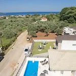 Arsenoi\'S Pool Villa