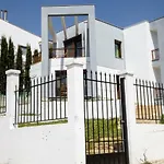 Serene Villa Near The Sea