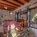 Orfeas Villa