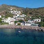Τo Κamari