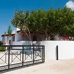 Felicia\'S Sun-Side House