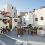 Black Rock Traditional Rooms