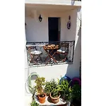 Penny\'S Studio In The Heart Of Poros