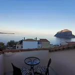 Lazarus Beach Sofitas
