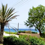 Summerhouse Peggy: Close To Athens Airport By The Sea