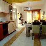Cozy Apartment In Paradisi