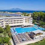 Koukounaria Hotel & Suites
