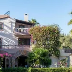Modern Villas With Gardens And Stunning Views