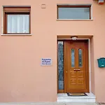 Konstantina & Evgenia Deluxe Apartment