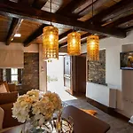 1822 Makrinitsa Suites