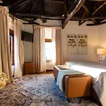 1822 Makrinitsa Suites