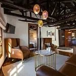 1822 Makrinitsa Suites