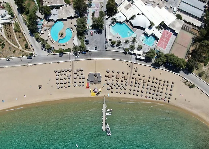 Far Out Beach Club Resort & Camping