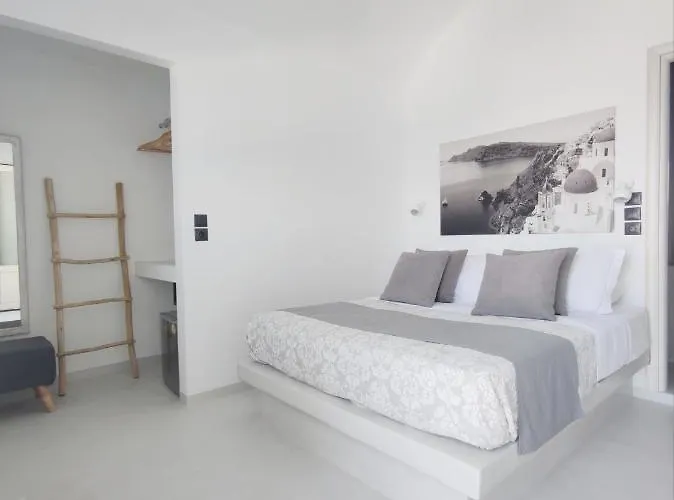 Caldera Cliff Suites