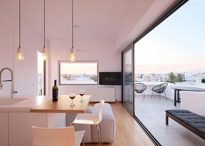 Amazing Suite At Glyfada With Sea View & Jacuzzi
