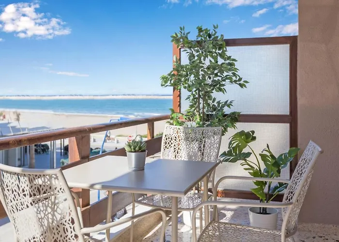 Effie\'S Cozy Beach Front Apartment