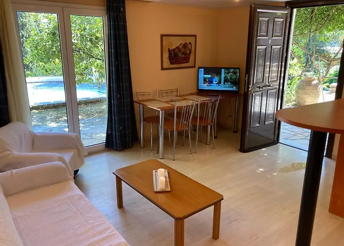 Aliki\'S Comfortable Holiday Apartments-Great Location