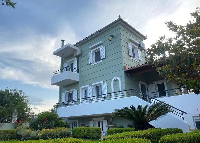 Dimitris Corinthian Villa