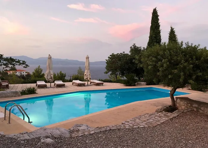 Villa With Swimming Pool And Tennis/Basketball Court