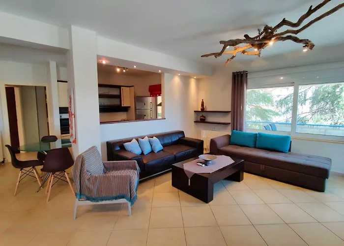 Quiet Luxury Apartment Near City Center And Port