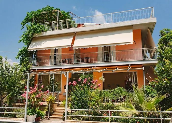 Hotel Loula Rooms And Apartments