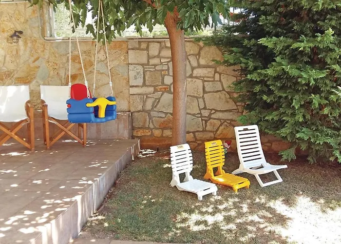 Beautiful Home In Theologos With Jacuzzi