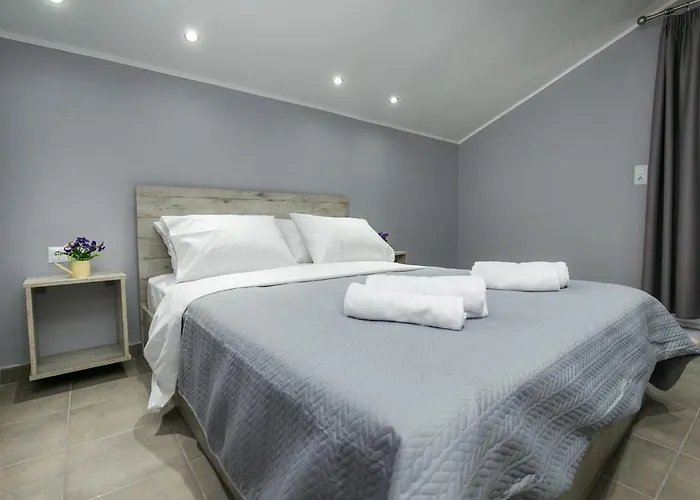 Aliki\'S Apartment