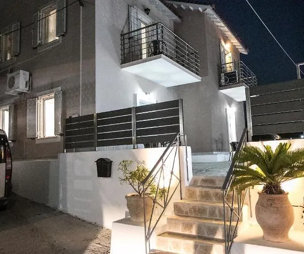 Angelos Apartments