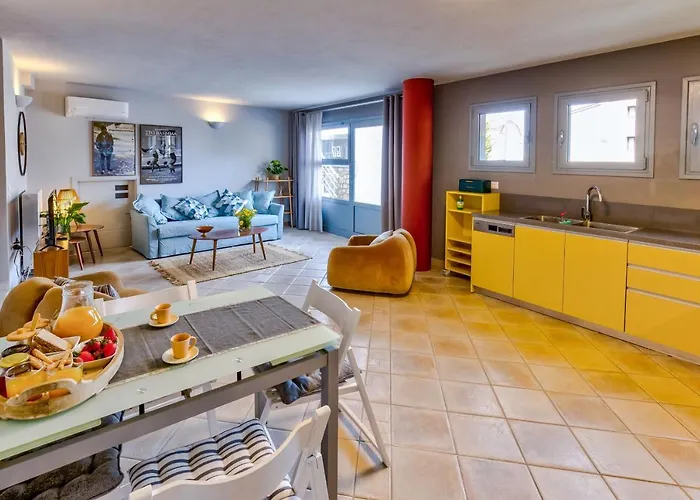 Monemvasia Modern Flat