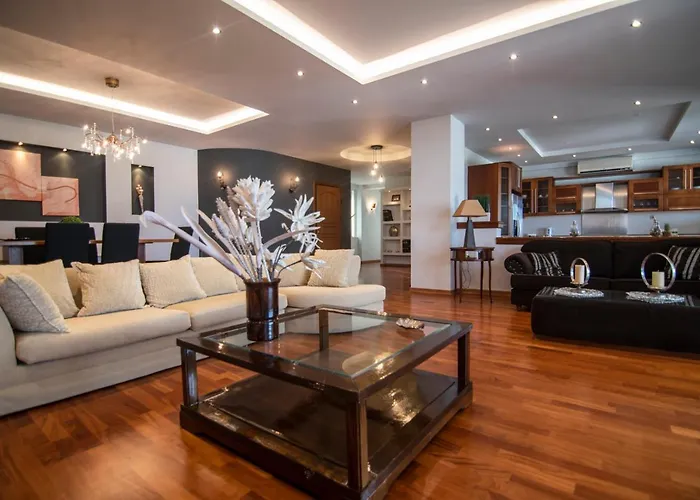 Akrata\'S Elegant Luxury Suite
