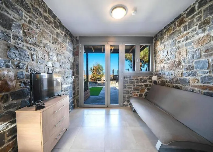 Terrazeus - Stone House Beachfront 2
