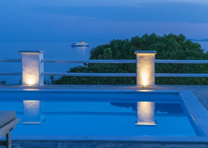 Big Blue Suites & Apartments