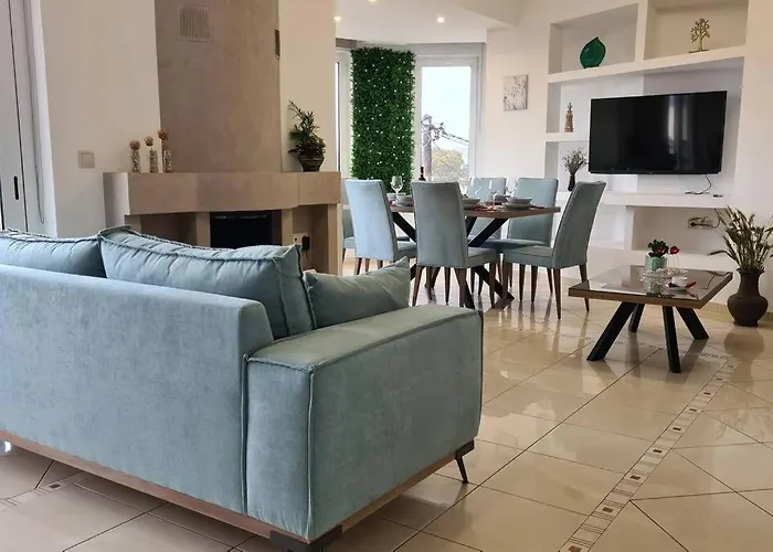 Physis Apt- Big Comfortable Apartment With View
