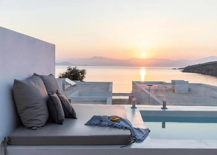 Citadela Paros Molos - Beachfront Maisonette With Plunge Pool