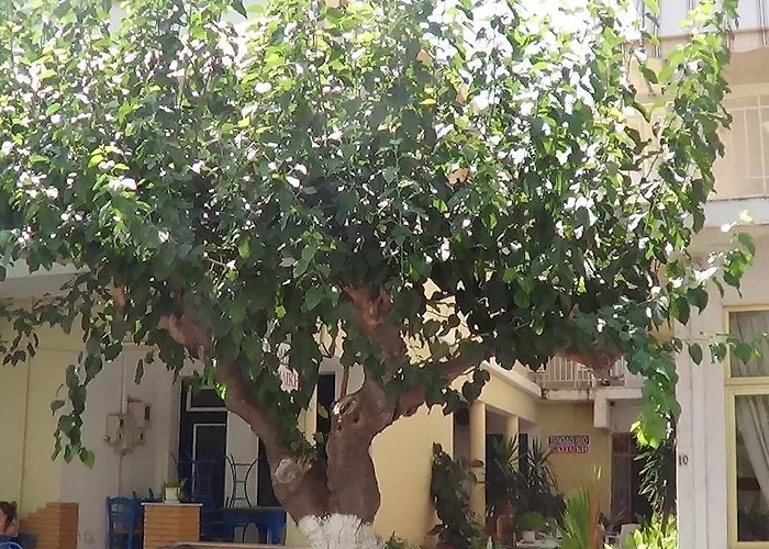 Mouroukis Rooms