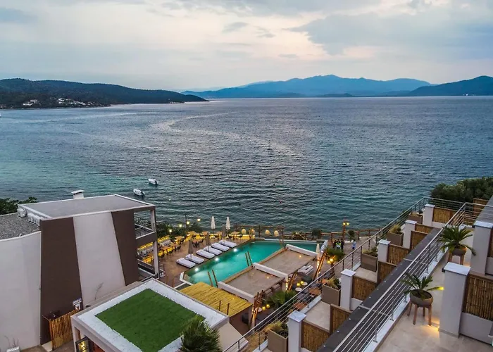 Del Mare Suites